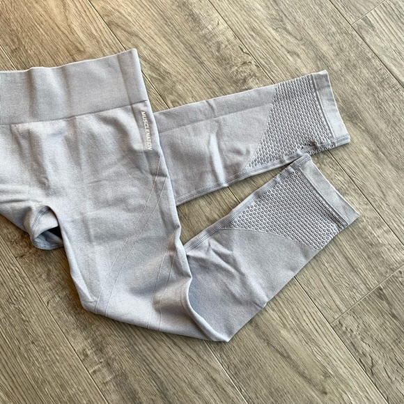 Muscle Nation v2 Seamless High Waist 7/8 Leggings - Lilac Grey - Picture 4 of 5